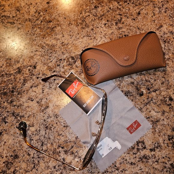 Ray Ban Aviator Sun Glasses - Picture 2 of 4